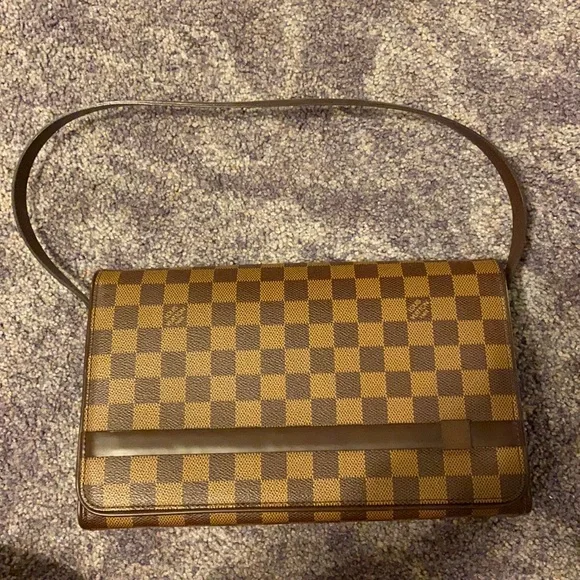 Louis Vuitton BAG - Picture 1 of 3